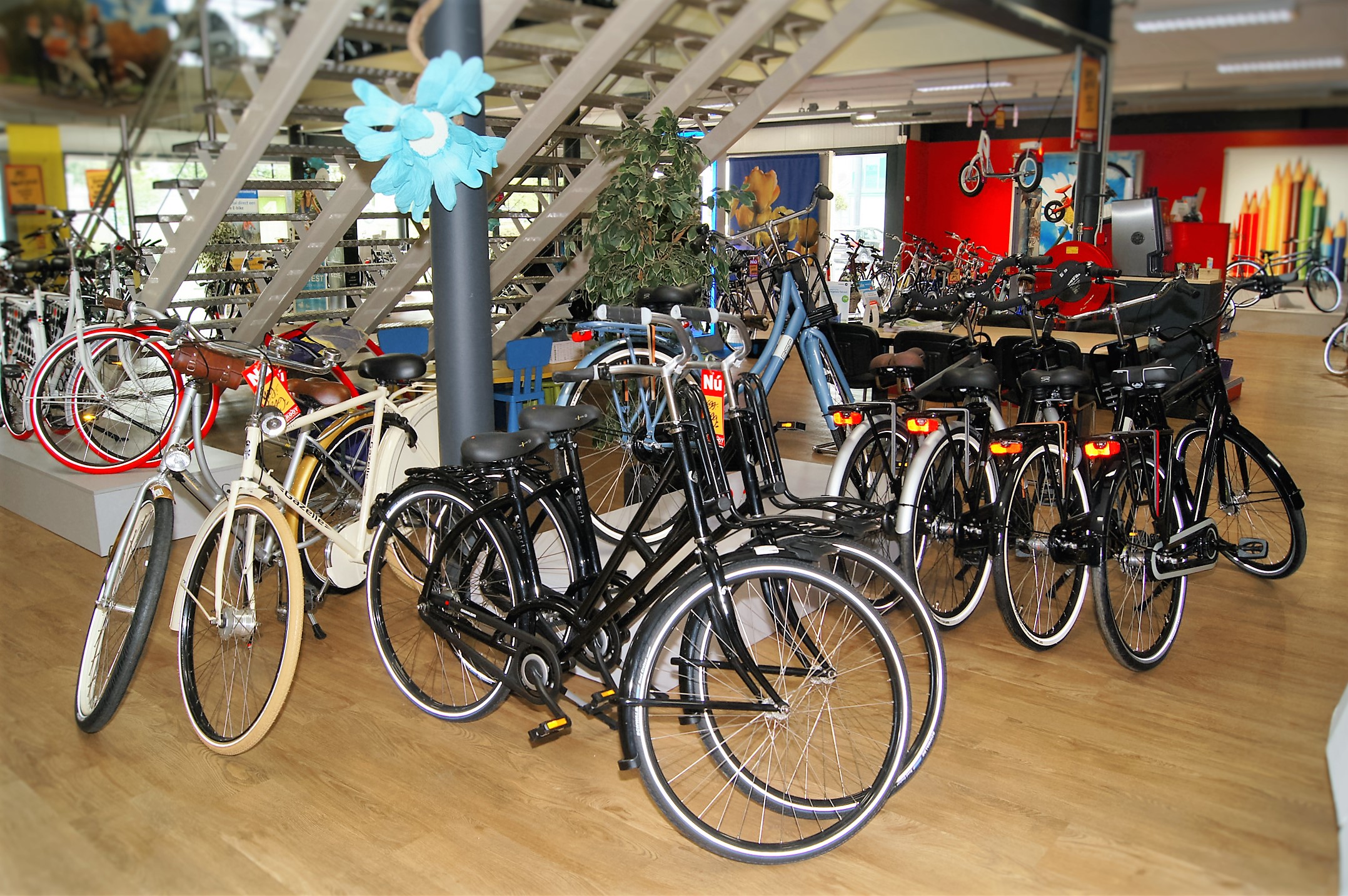 Showroom vol stadsfietsen